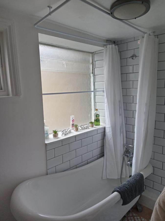 Little Dorrit Studio Flat 5 Rochester Me1 1Xz Strood Exterior photo