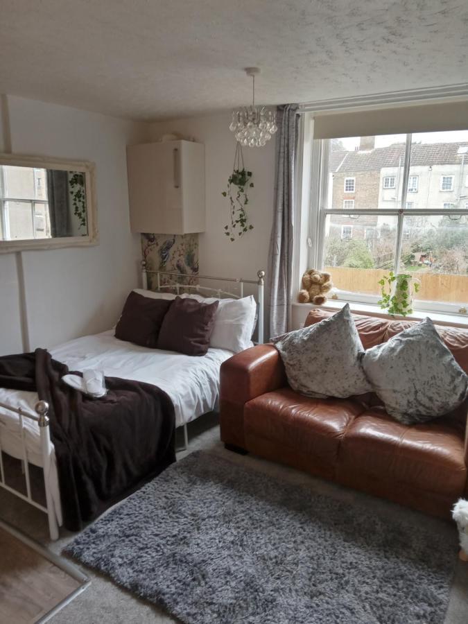 Little Dorrit Studio Flat 5 Rochester Me1 1Xz Strood Exterior photo